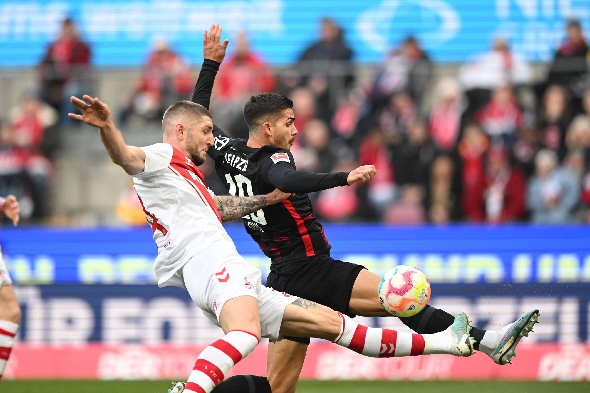 阿贾克斯一击晋级，欧冠赛场激情的简单介绍