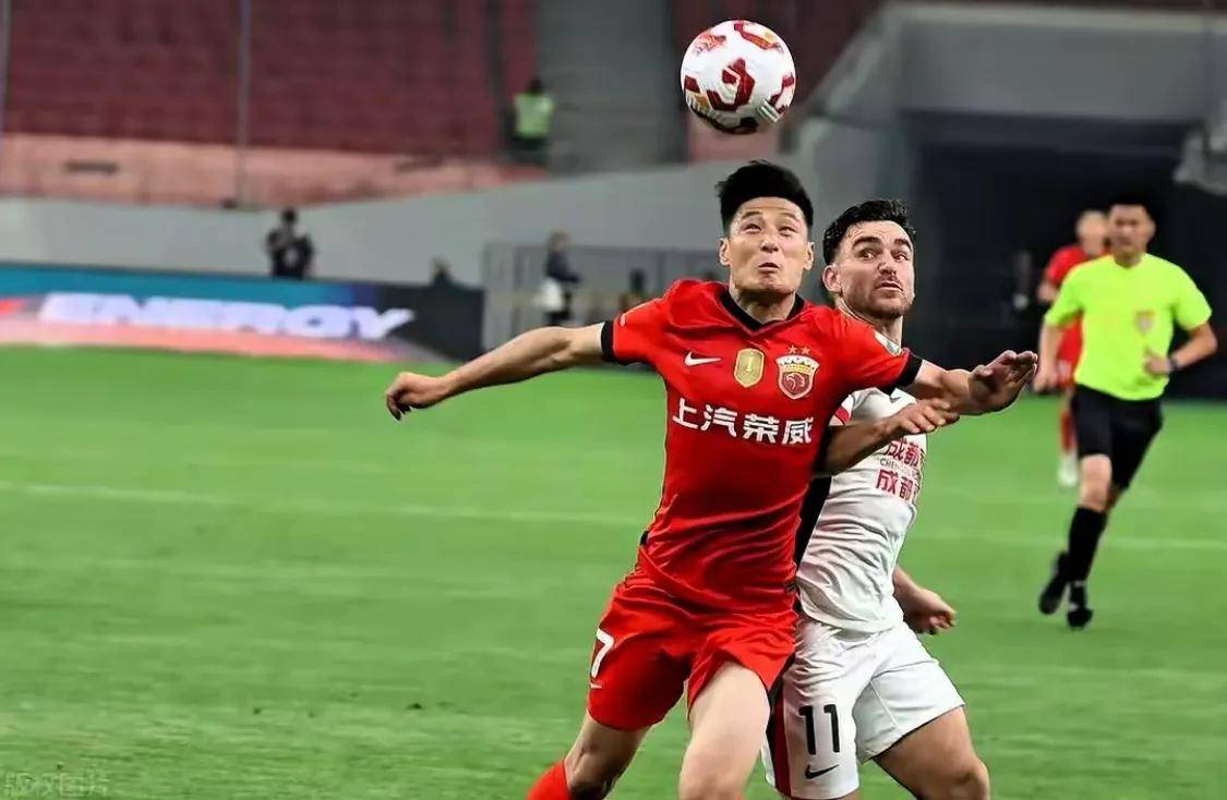 双方球队在比赛中展现出色实力，成为焦点