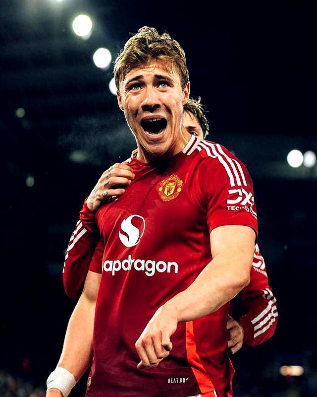 包含桑切斯上演帽子戏法，带领曼联大胜！的词条