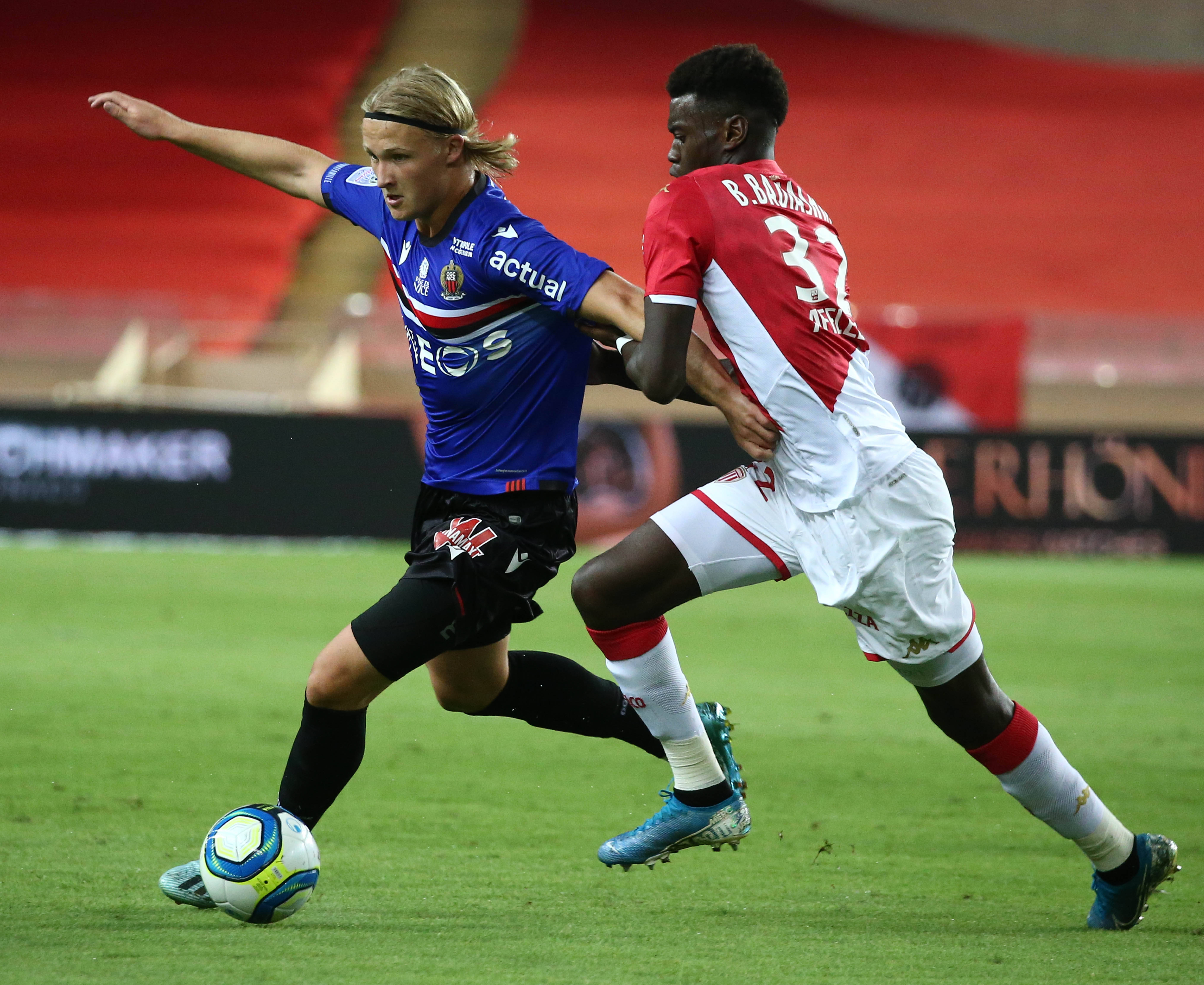 包含摩纳哥球员表现出色，获得国家队征召！的词条