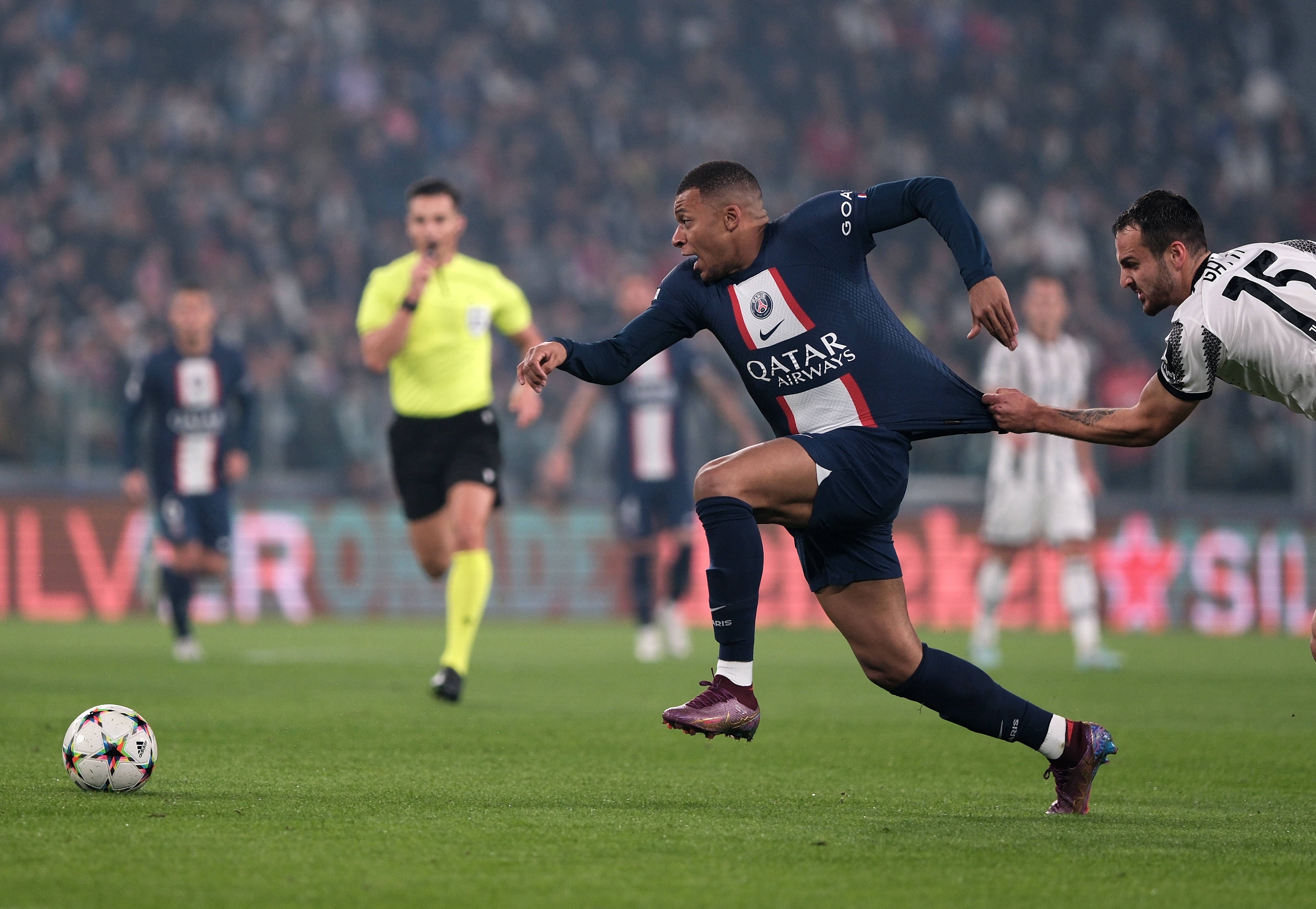 包含尤文图斯逆转战胜巴黎，晋级下一轮的词条