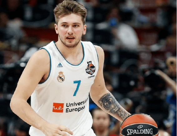 皇家马德里击败里昂，晋级四强！