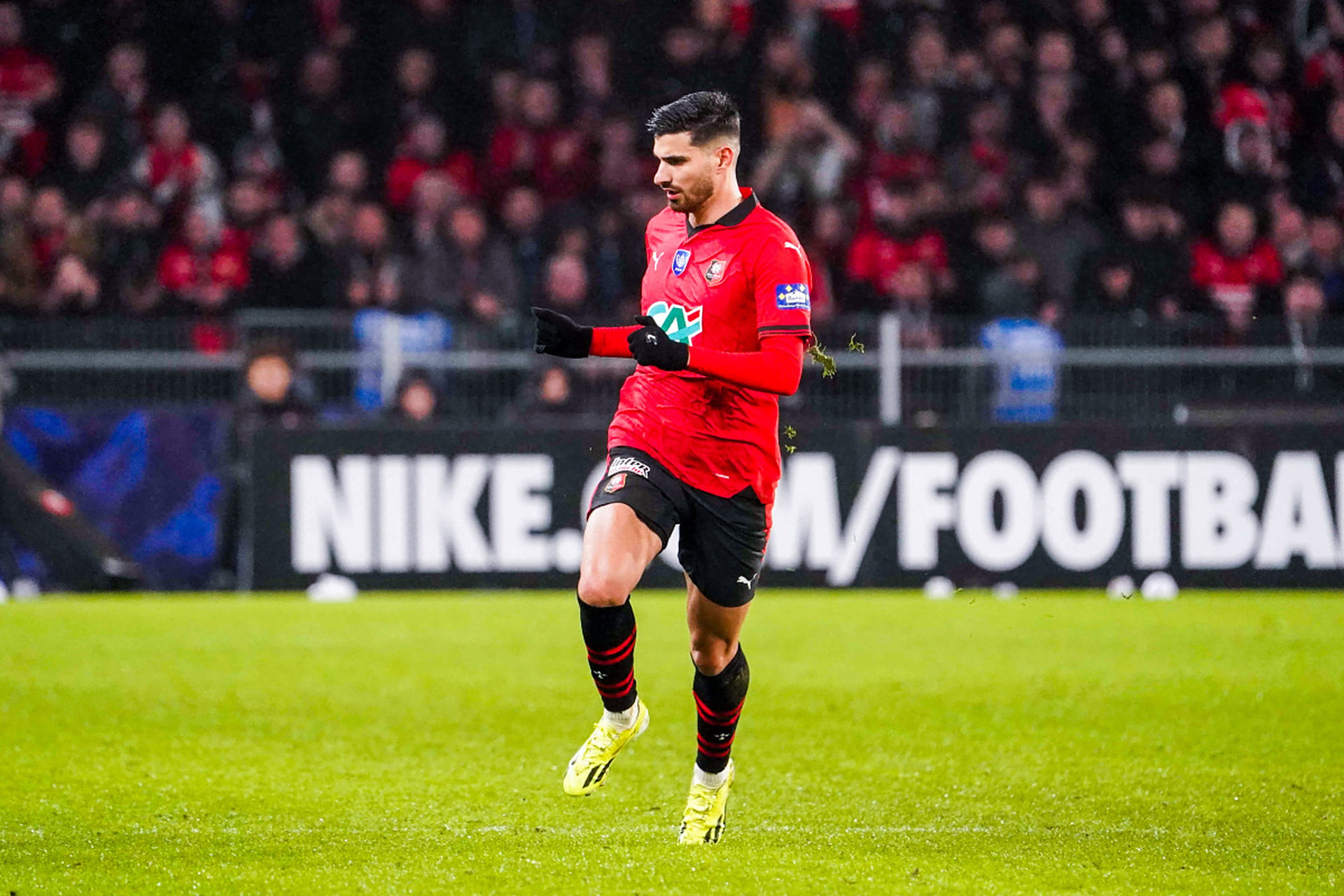 包含雷恩惨败连连，球队整体实力有待强化的词条