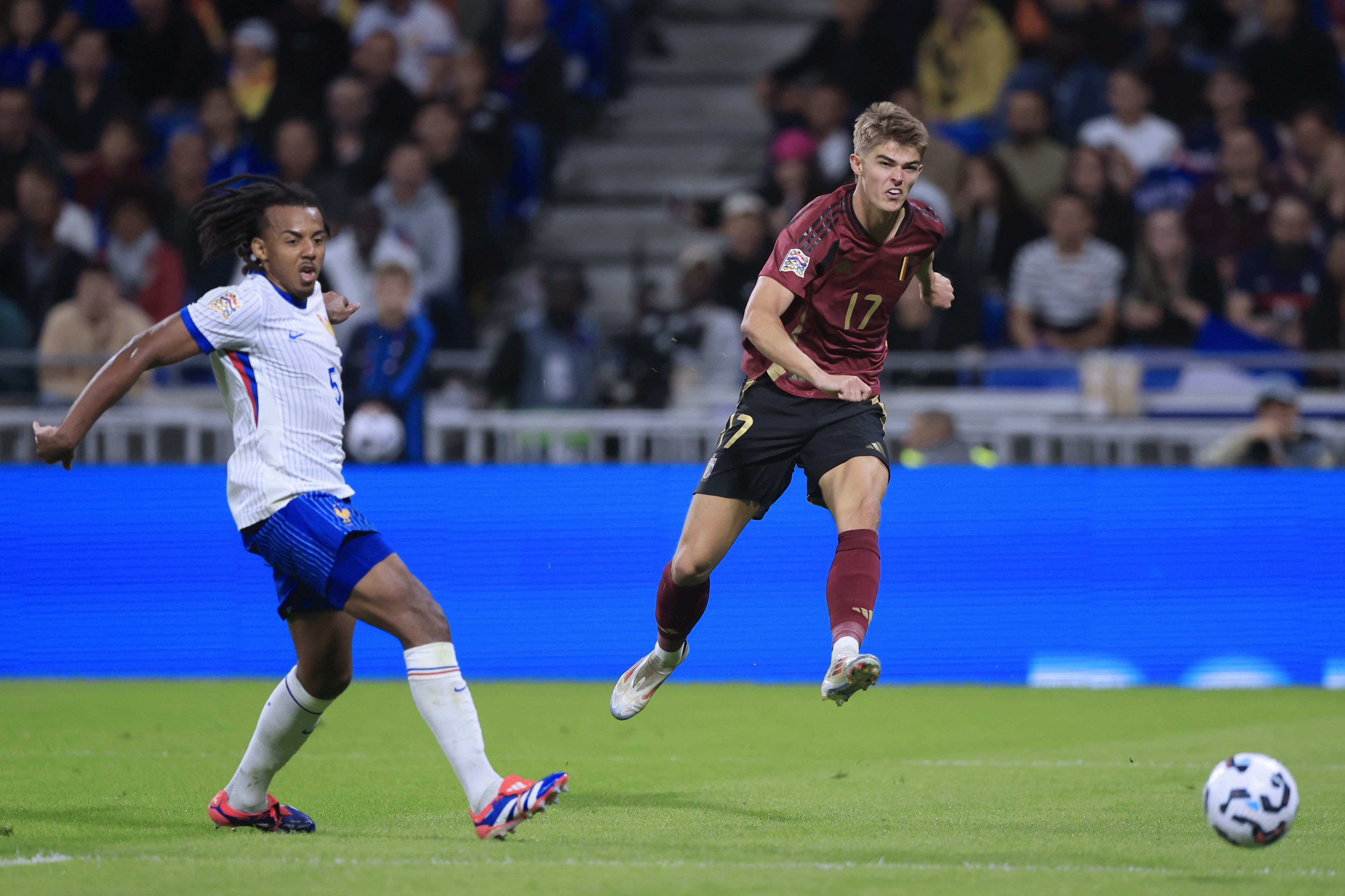 包含比利时取得胜利，欧国联积分排名提升的词条