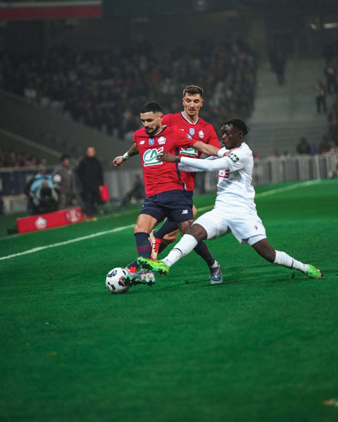 包含法甲对决：里尔惨遭里昂绝杀，遗憾失去胜机的词条