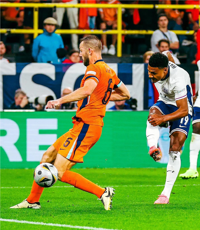 欧洲足球赛事惊险上演，各队实力对决的简单介绍