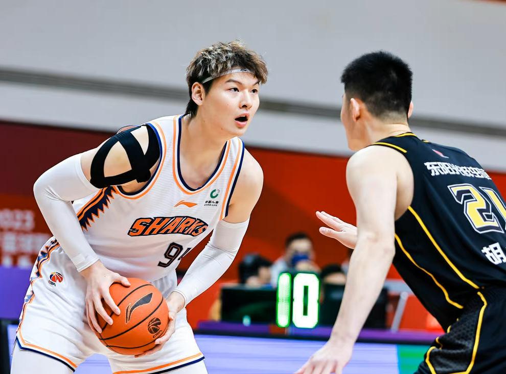 球队实力不断提升，成为黑马候选