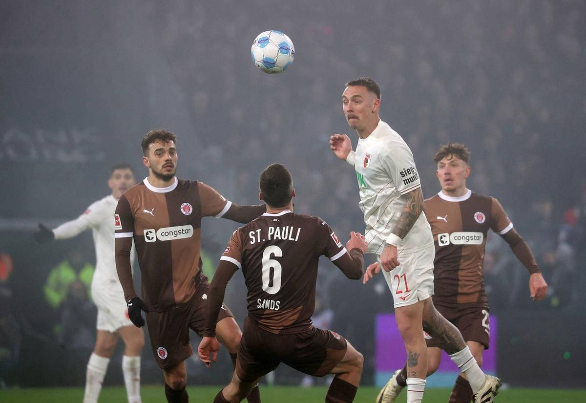 沙尔克主场大胜奥格斯堡，保级任务即将完成的简单介绍