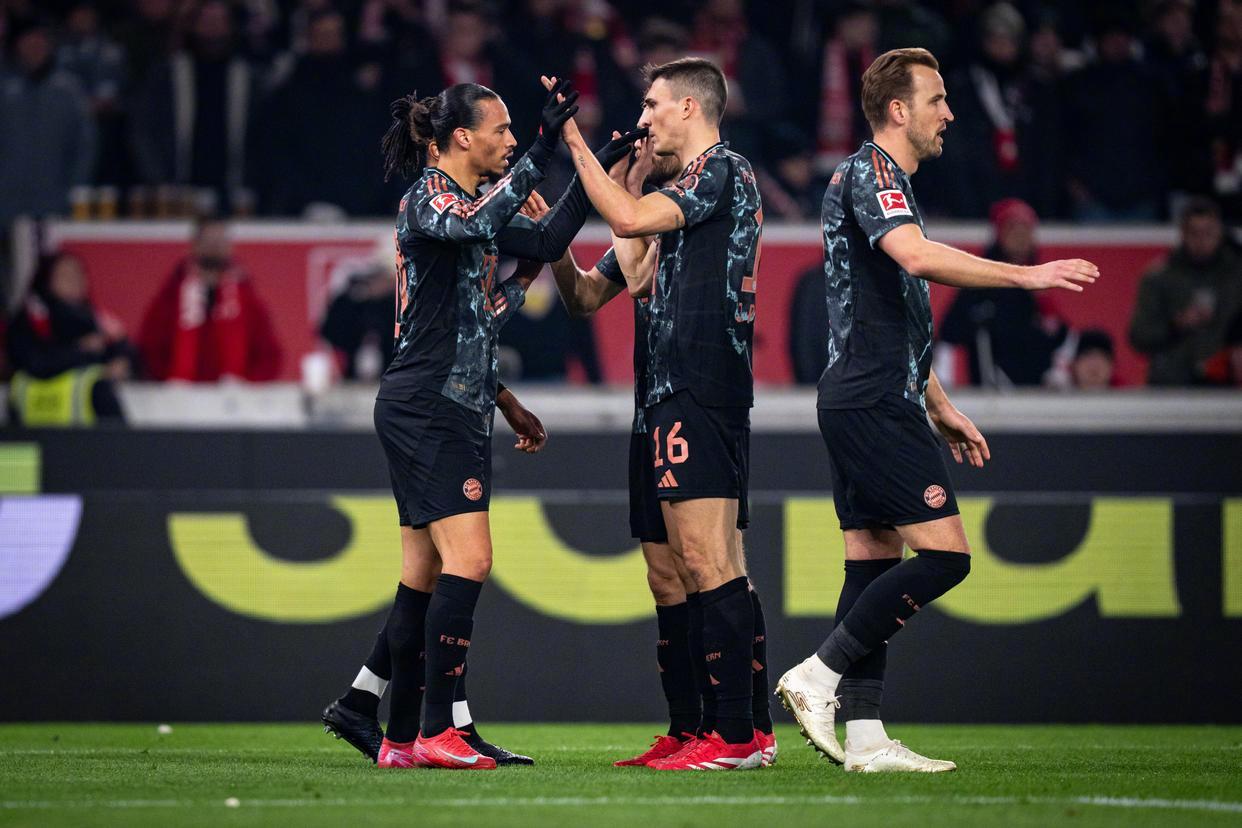 拜仁慕尼黑客场胜利，继续领跑积分榜的简单介绍