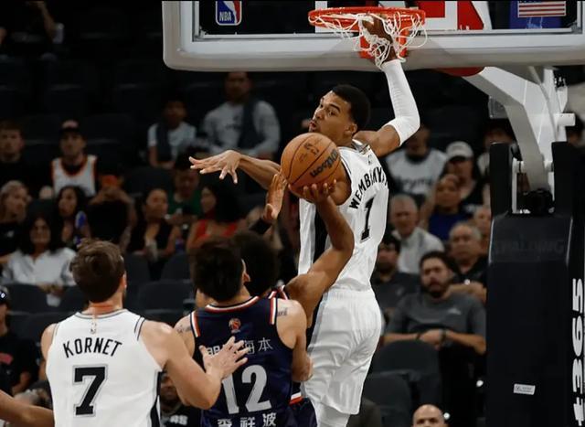 活塞客场不敌太阳延续颓势