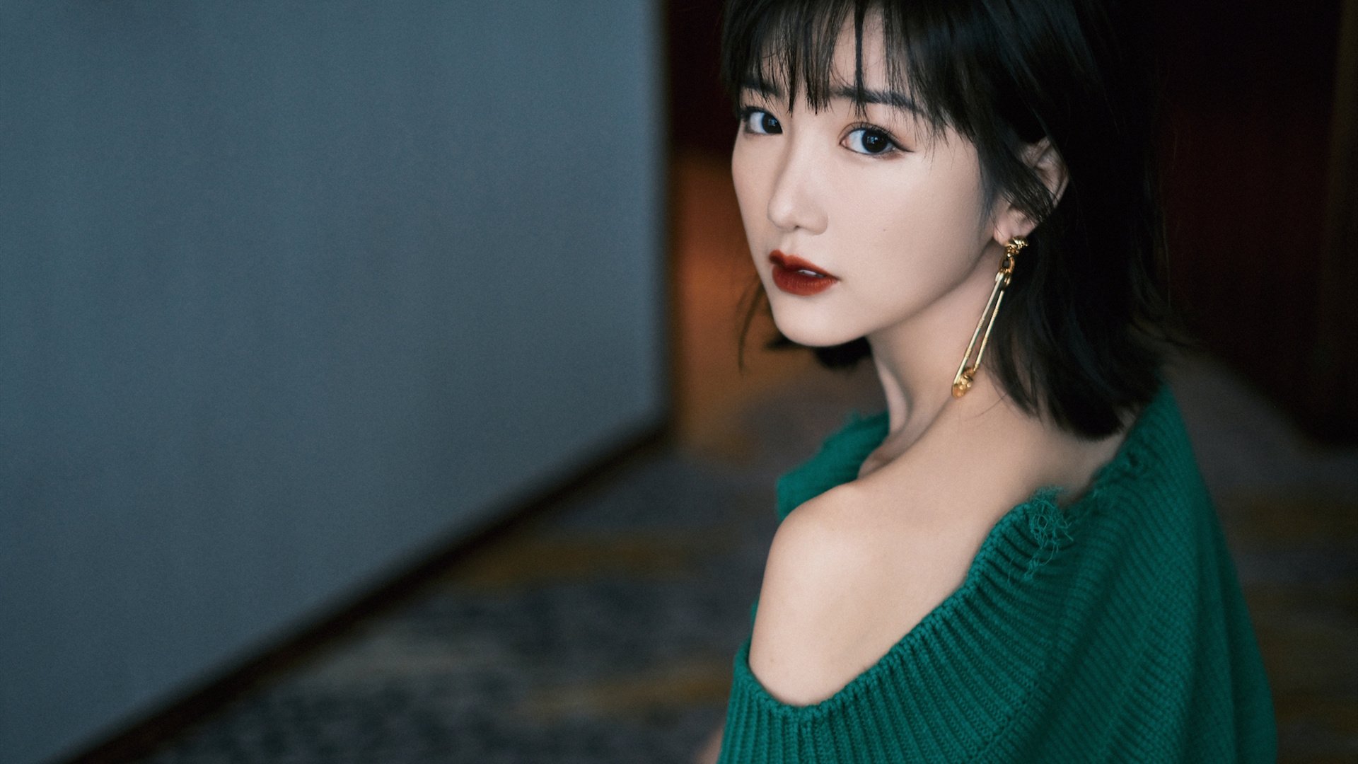 欧冠决赛夜惊现篮球跨界战，广东队三分雨淹没雄鹿，字母哥独木难支