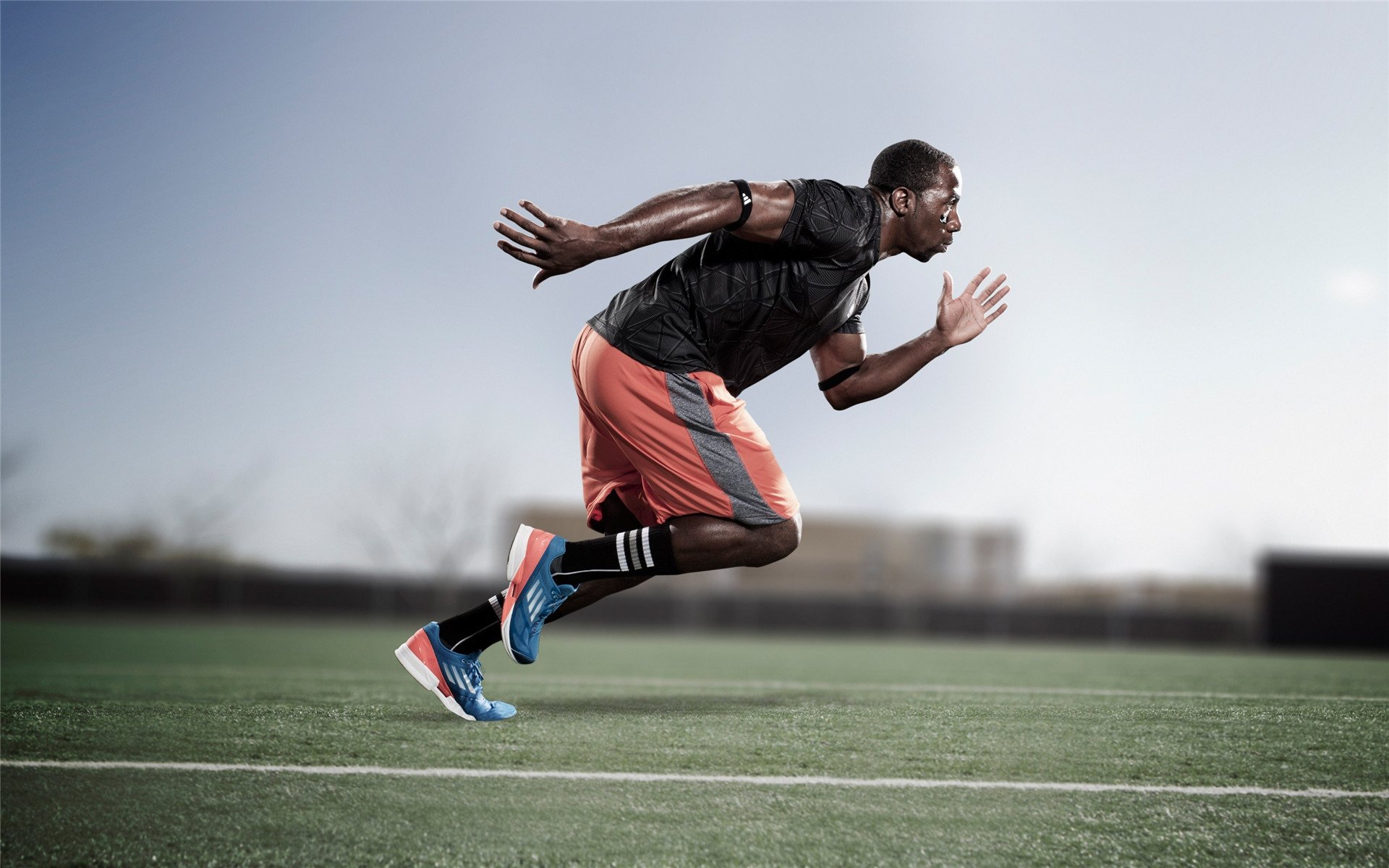 国际米兰提前终结悬念，迪马利亚彻底打爆智利防线—足球世界的双重奏鸣