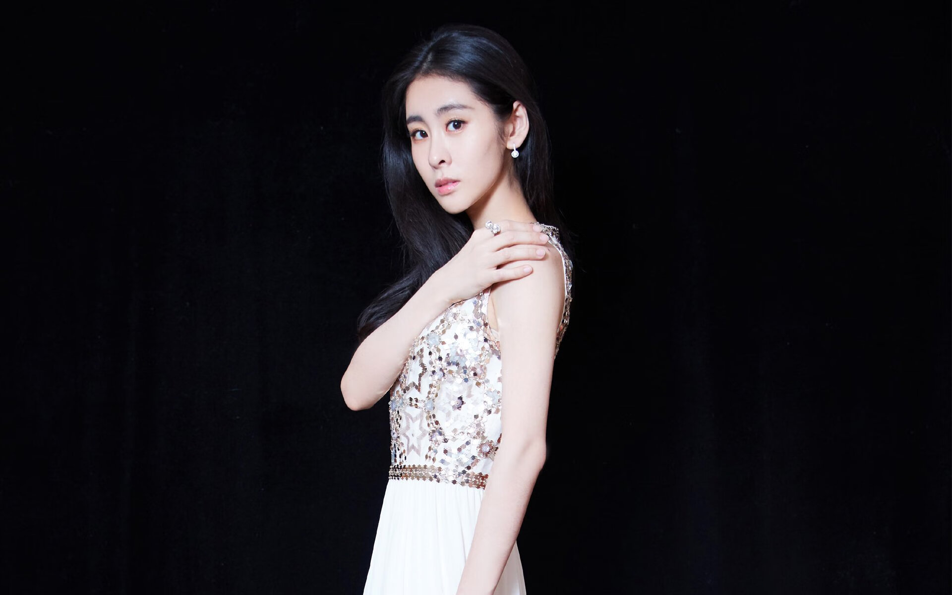 绿茵地缘学，当德里赫特的钢铁防线照见马里粉碎芬兰的隐喻