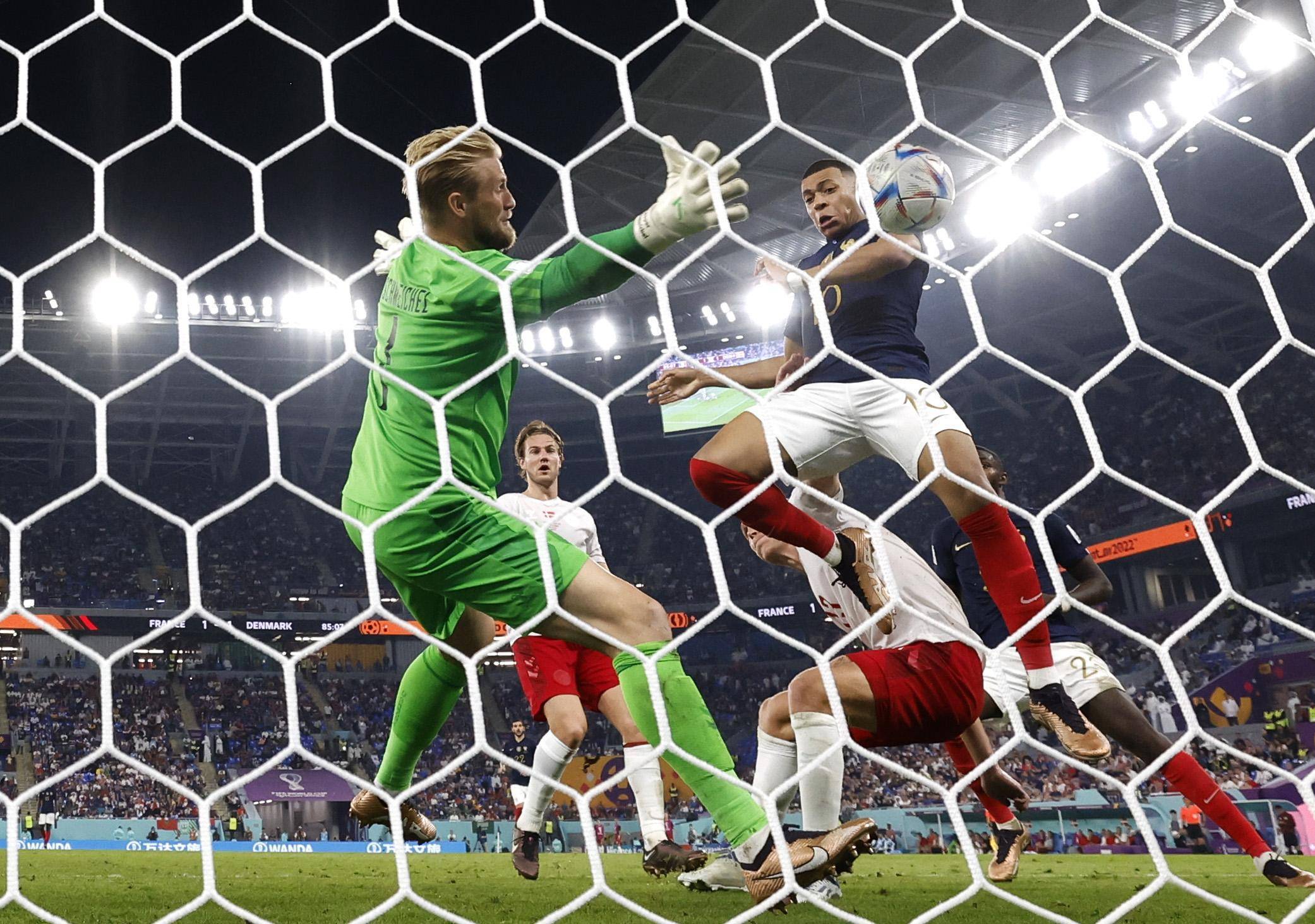 卡塔尔强压几内亚，姆巴佩表现堪称教科书